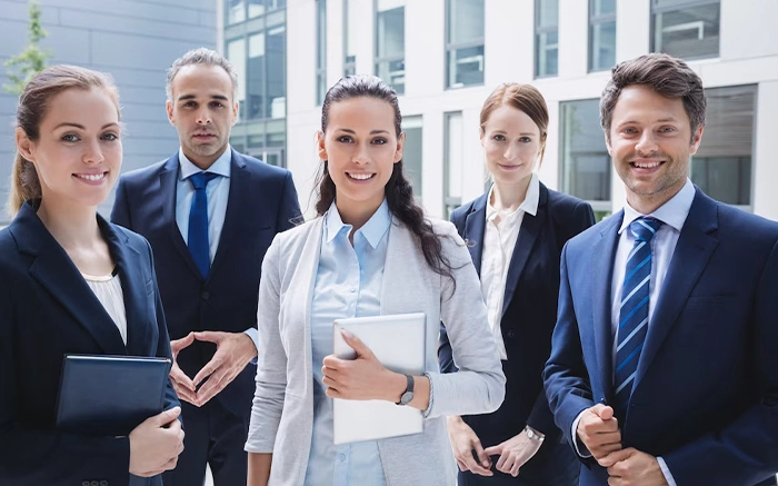 White Collar Workers in UAE