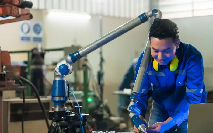 Opportunities and Challenges for Manufacturers in UAE sector